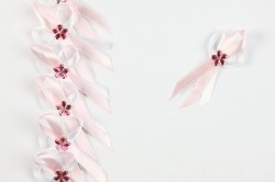 Vývazek růžovo-bílý s kytičkou
