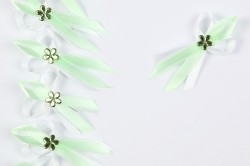 Vývazek zeleno-bílý s kytičkou
