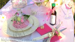 Výzdoba svatební tabule pro 20 hostů, světle růžová