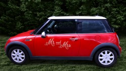 Nálepka na auto Mr. and Mrs.