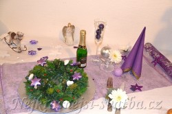 Vánoční výzdoba stolu pro 4 osoby  adventní fialová