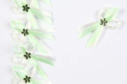 Vývazek zeleno-smetanový s kytičkou