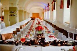 Výzdoba svatební tabule pro 20 hostů, čokoládová saténová
