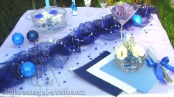Výzdoba svatební tabule pro 20 hostů, královská modrá