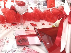 Výzdoba svatební tabule pro 20 hostů, rudá