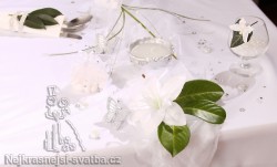 Výzdoba svatební tabule pro 40 hostů, křišťálově bílá