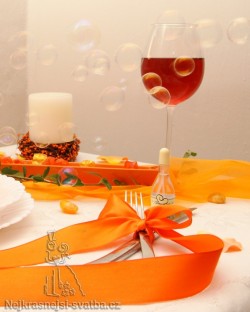 Výzdoba svatební tabule pro 40 hostů, oranžová