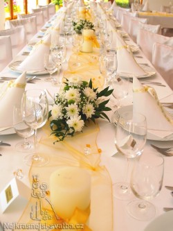 Výzdoba svatební tabule pro 40 hostů, zlatá